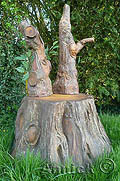 Souche d�arbre en papier mach&eacute;. Decors de spectacles